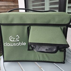 Clawsable heated cat house